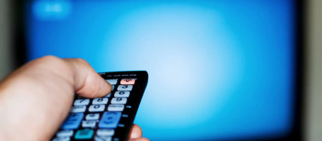 Οι πολίτες εγκαταλείπουν τα κανάλια - Μειωμένη η τηλεθέαση παρά το lockdown